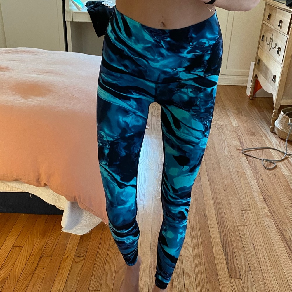 Lululemon Nulux Water Tight size 4 28”
